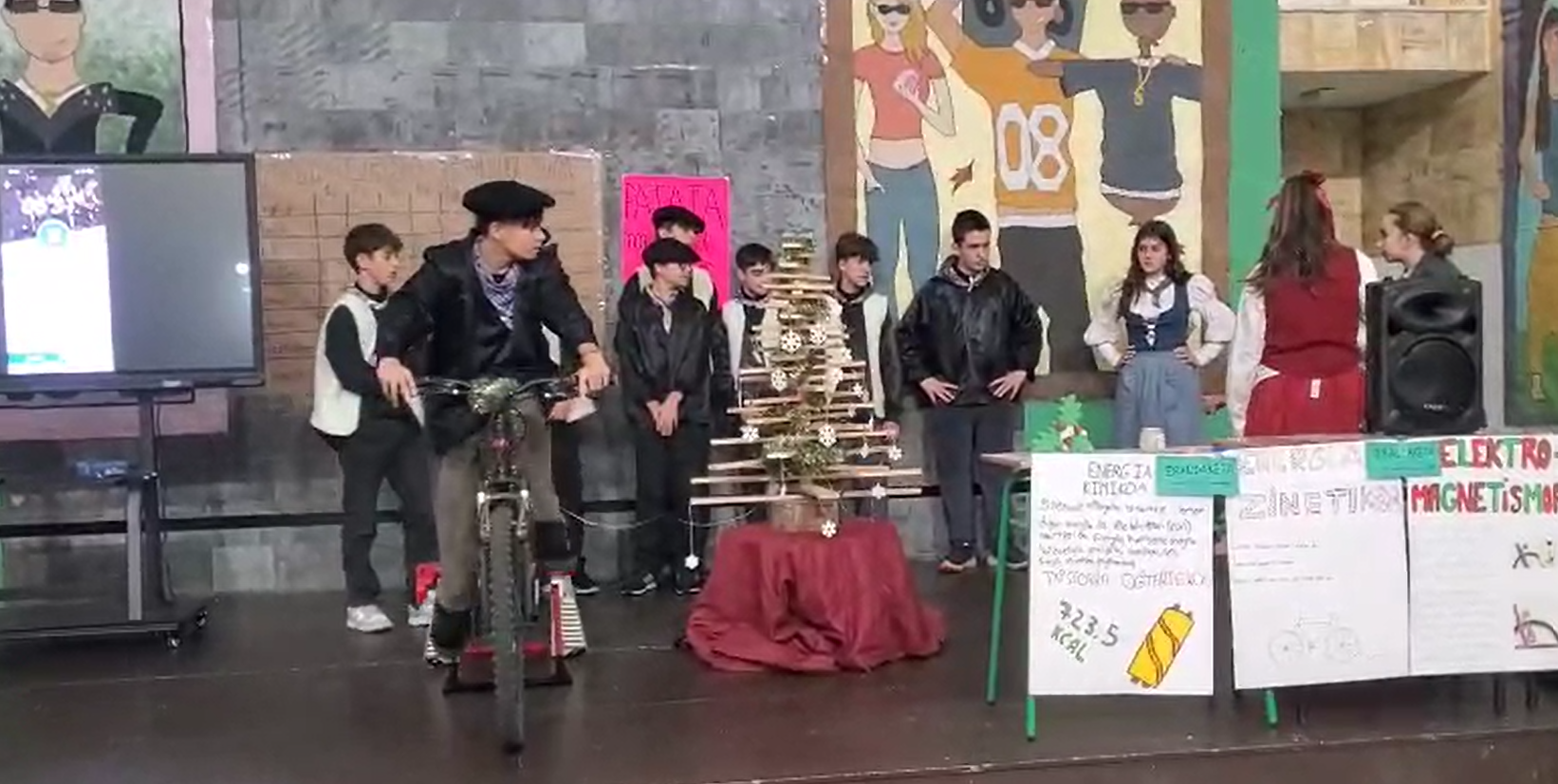 Zenbat kaloria ditu txistorra pintxo batek? Hau neurtzeko esperimentua egiten ari dira ikasleak.